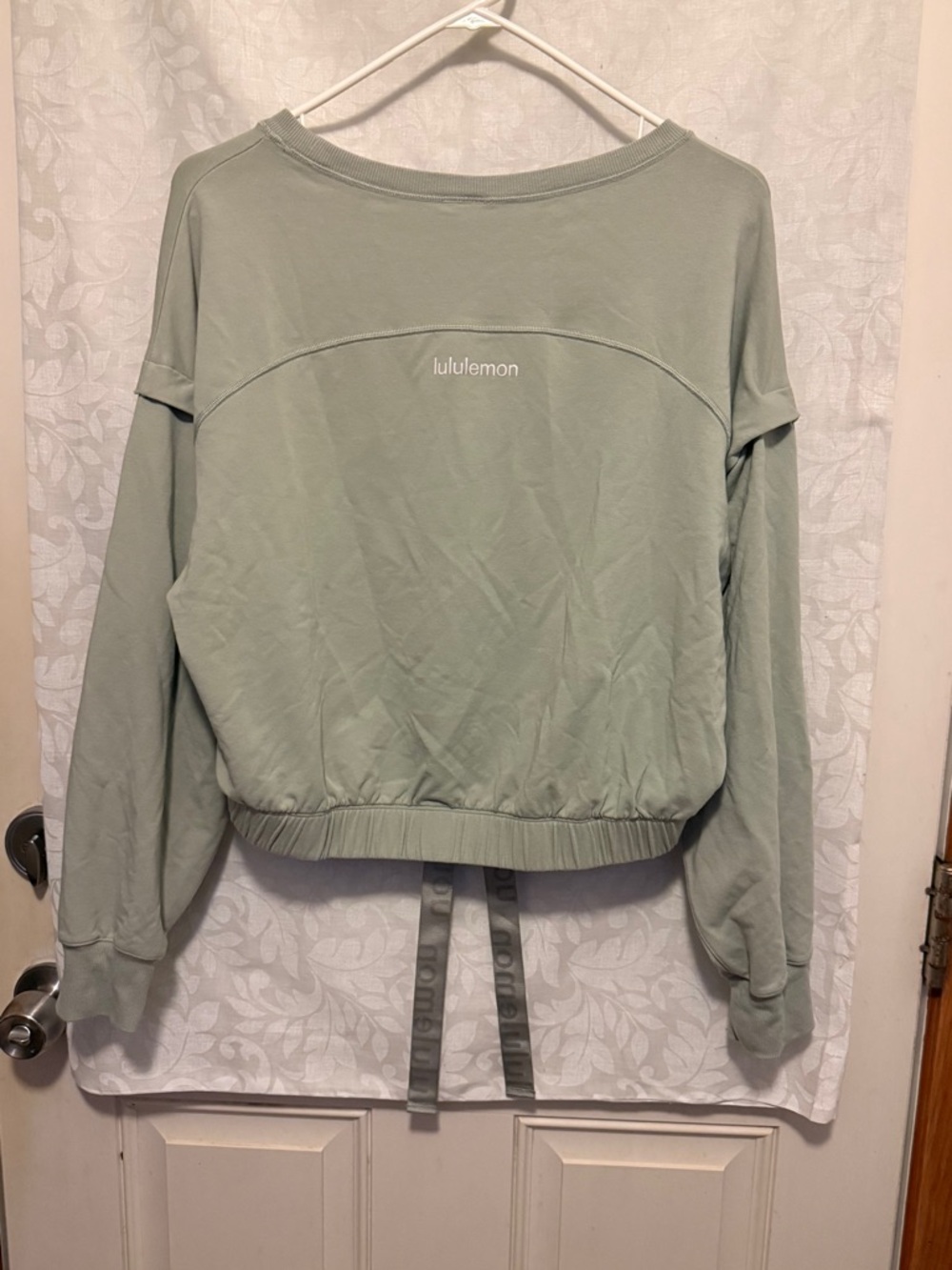Lululemon Sage Green/Beige Cinch-Waist Crop Crew Pullover - Picture 3 of 6